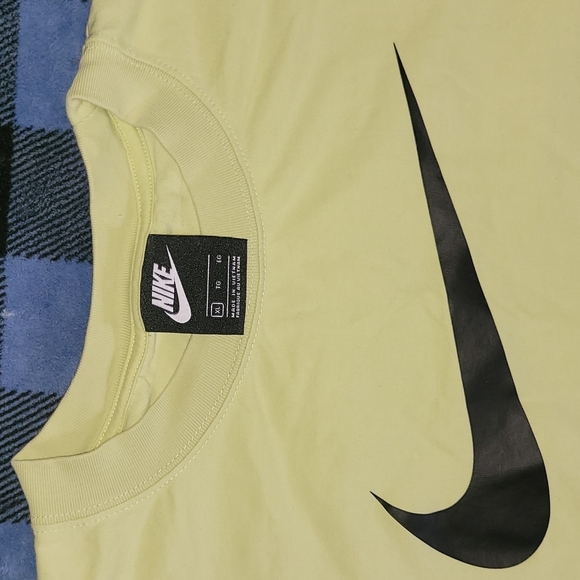 Nike. Women's crop-top tee shirt. Size XL - Picture 4 of 10